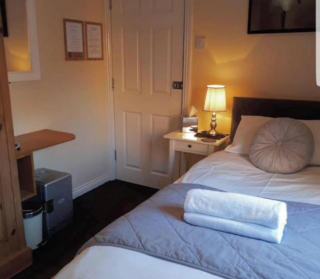 标准单人间, Elmswood Guest House