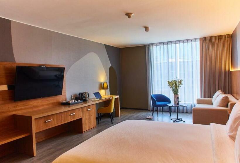 سوئیت جونیور با تخت بزرگ, Pullman Lima San Isidro