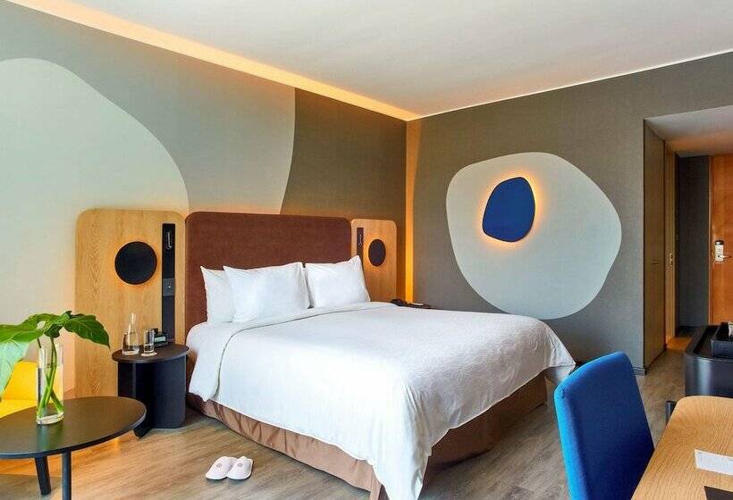 سوییت جونیور, Pullman Lima San Isidro