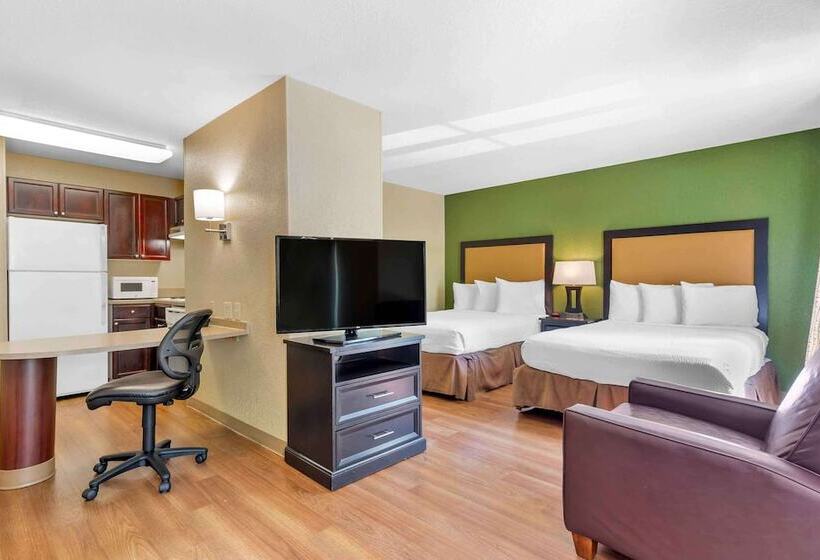 Deluxe Studio, Extended Stay America Suites  Indianapolis  Airport  W. Southern Ave