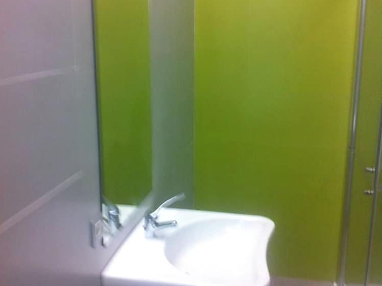 ルームシェアのワンベッド, Uba Hostel