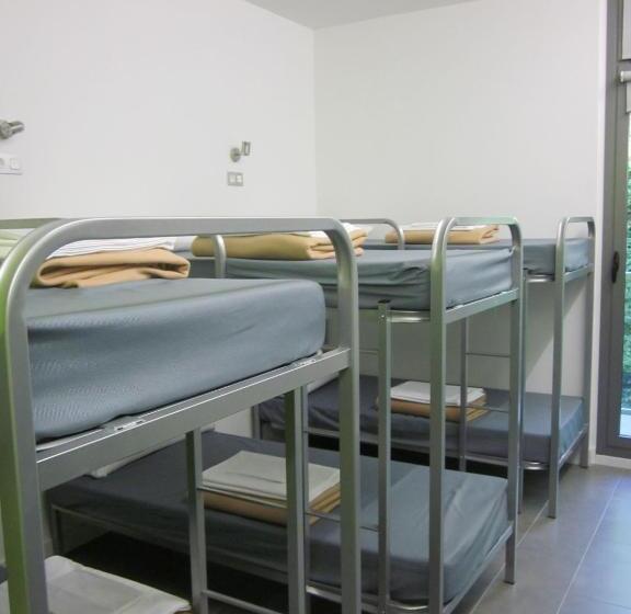 ルームシェアのワンベッド, Uba Hostel