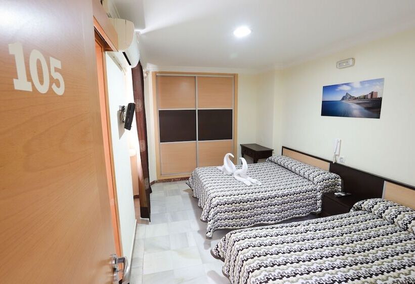 اتاق استاندارد سه نفره, Hostal La Campana