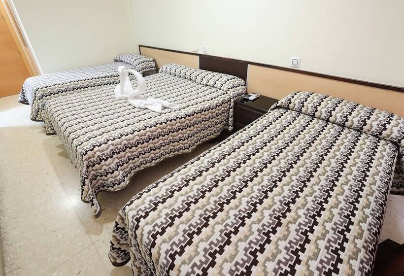 اتاق استاندارد سه نفره, Hostal La Campana