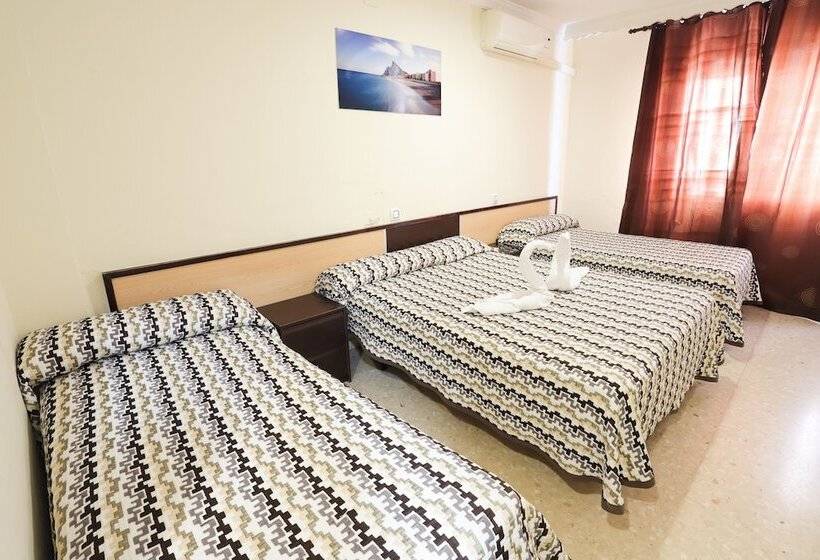 اتاق استاندارد سه نفره, Hostal La Campana