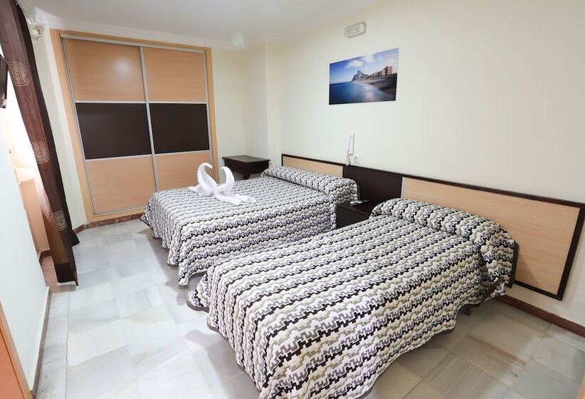 اتاق استاندارد چهار تخته, Hostal La Campana
