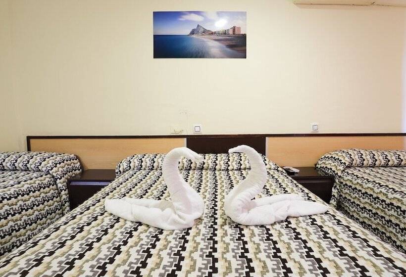 اتاق استاندارد سه نفره, Hostal La Campana