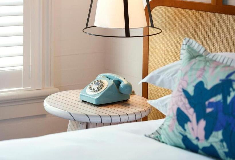 מיטת קינג בסוויטה, Fitch Lodge   Key West Historic Inns