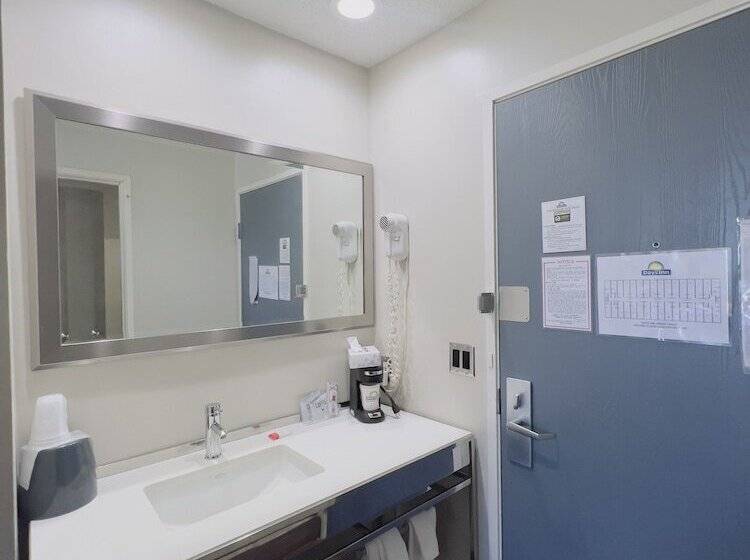 带2个双人床的标准工作室, Days Inn By Wyndham Lake Bluff/great Lakes Naval Base