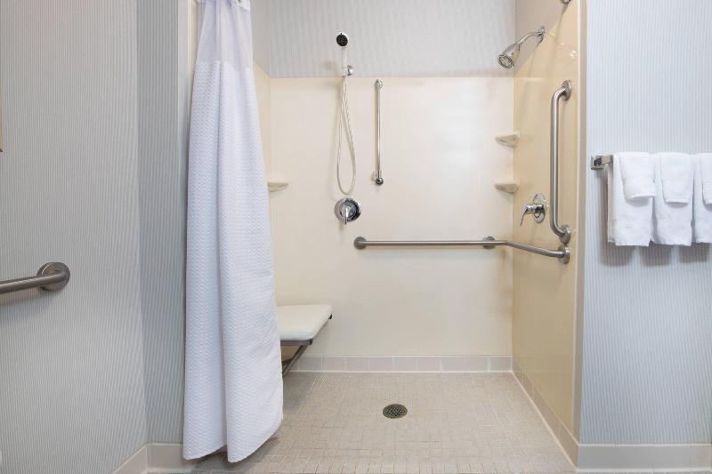 Standard-huone King-vuode, Courtyard By Marriott Newark Silicon Valley