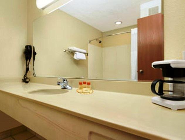 Люкс Кровать Кинг, Days Inn By Wyndham Colorado Springs Airport