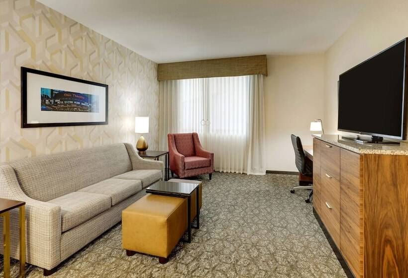 장애인을 위한 스위트, Drury Plaza Hotel Columbus Downtown