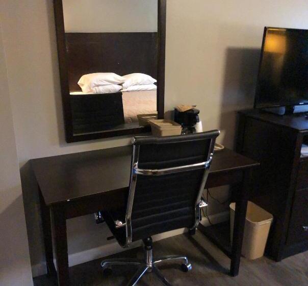 ２ダブルベッドのスタンダードルーム, Deerfield Inn And Suites  Fairview