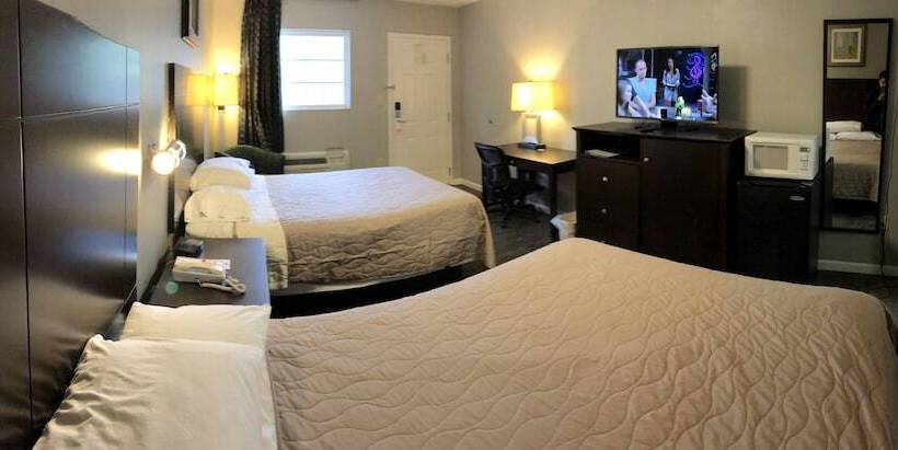 ２ダブルベッドのスタンダードルーム, Deerfield Inn And Suites  Fairview