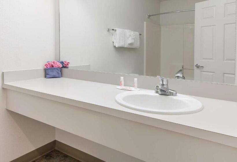 Люкс Кровать Кинг, Travelodge By Wyndham Depoe Bay