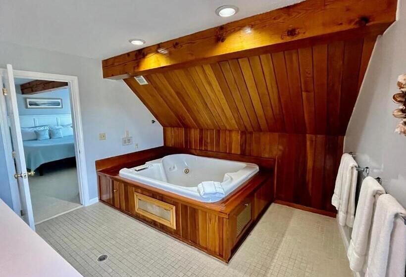 Люкс 3 Спальни, Elmwood Resort