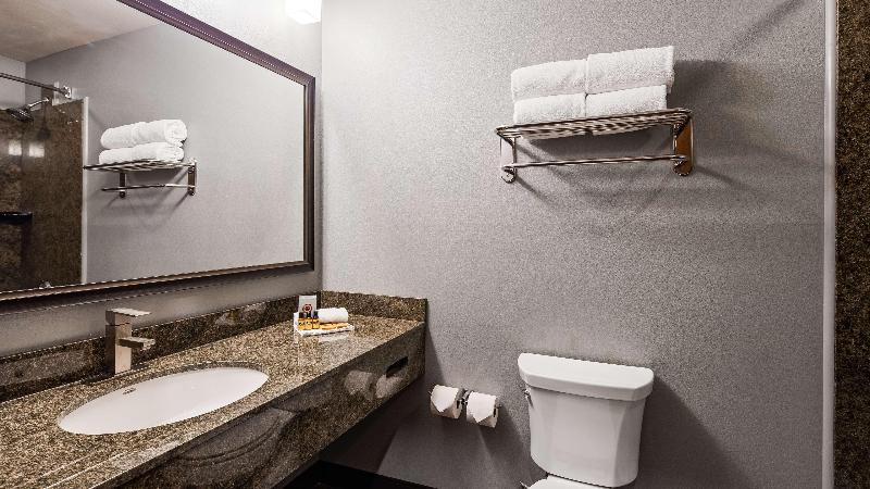 Люкс Адаптированный для Инвалидов, Best Western Plus Williston Hotel & Suites