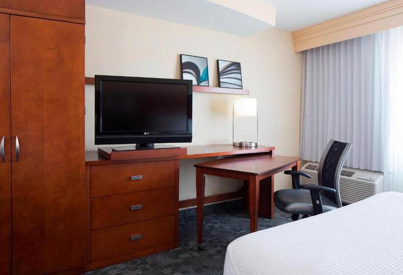 스탠다드 룸 킹사이즈 침대, Courtyard Des Moines Ankeny