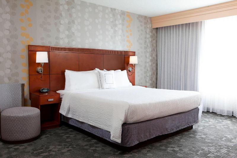 스탠다드 룸 킹사이즈 침대, Courtyard Des Moines Ankeny