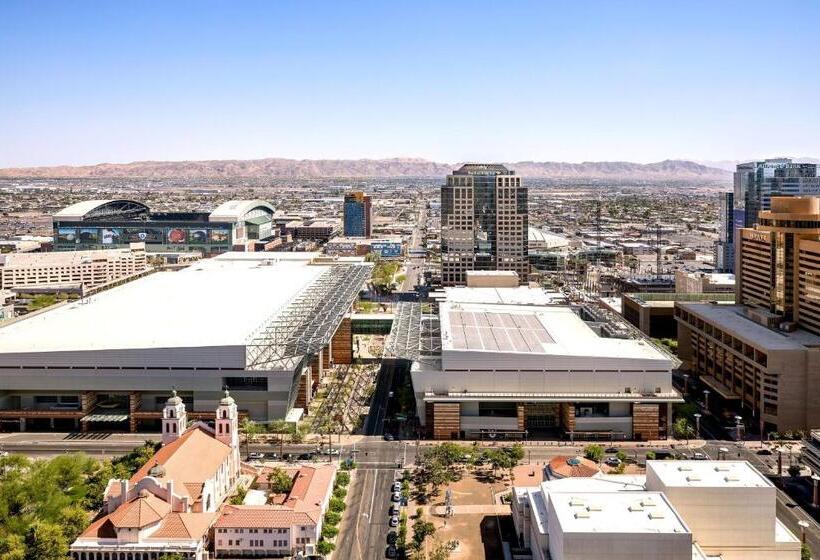 Люкс Клуб, Sheraton Phoenix Downtown