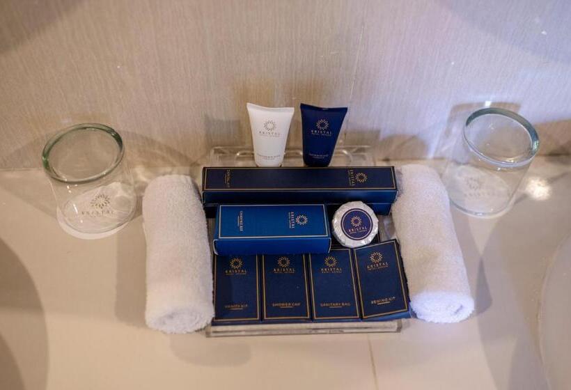 Люкс Клуб, Kristal Hotel Kupang
