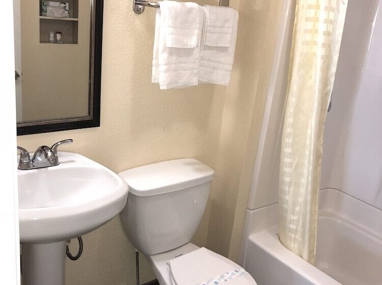 Студия Deluxe, Lamplighter Motel Clearlake