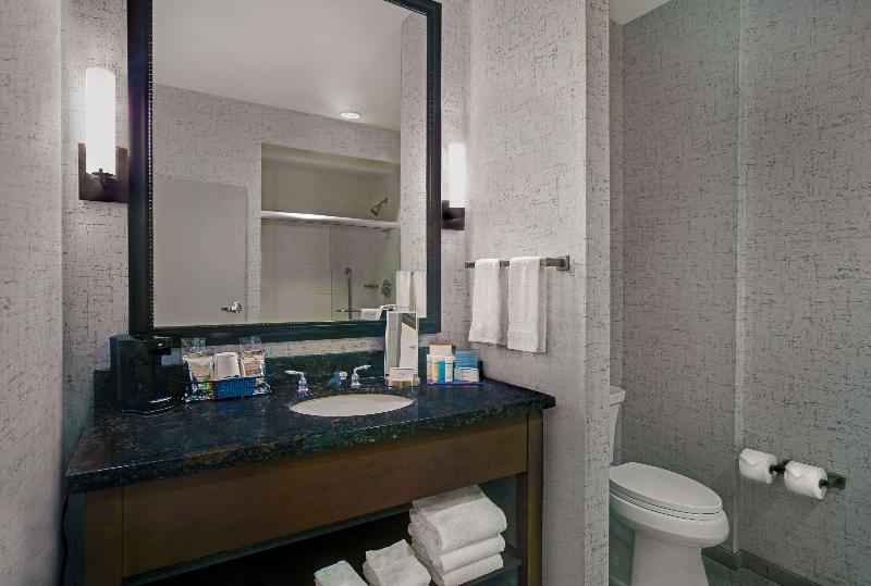 キングサイズベッドのスタンダードルーム, Hampton Inn & Suites Austin @ The University/capitol