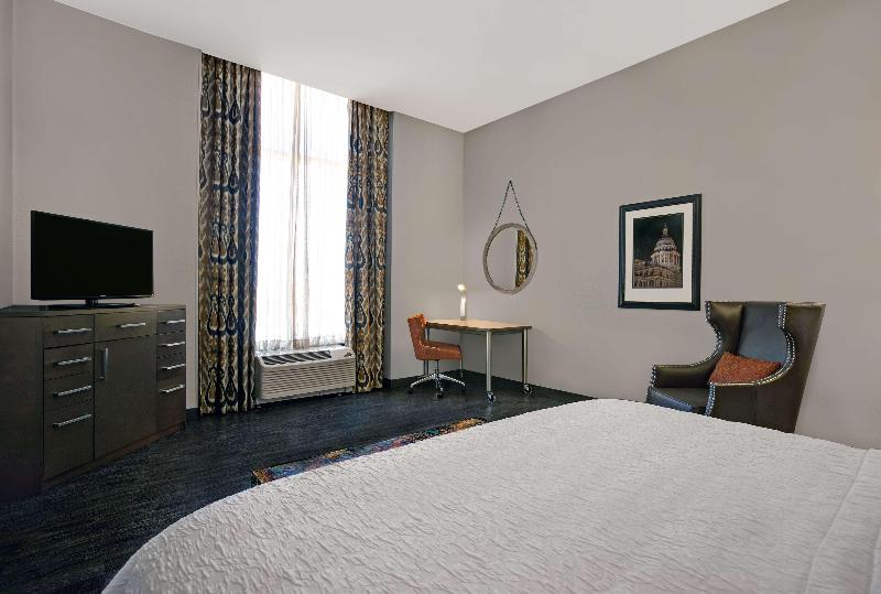 キングサイズベッドのスタンダードルーム, Hampton Inn & Suites Austin @ The University/capitol