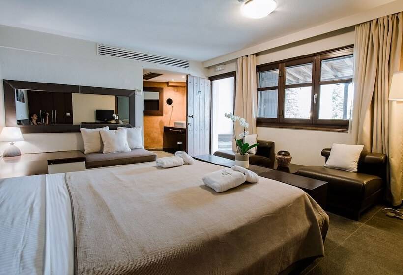 Президентский Люкс, 12 Months Resort & Spa