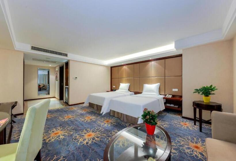Номер Superior, Zhengzhou Yuehai