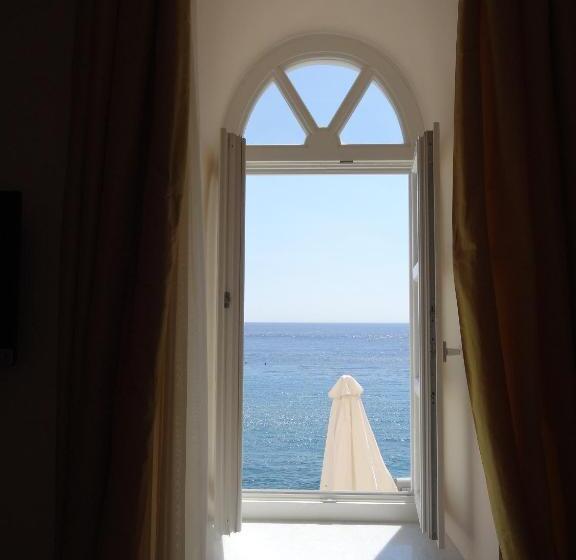 جناح جونيور مطلّ علي البحر, Apollonion Palace