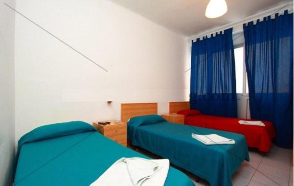 Номер Стандарт Трехместный, Hostal Elkano