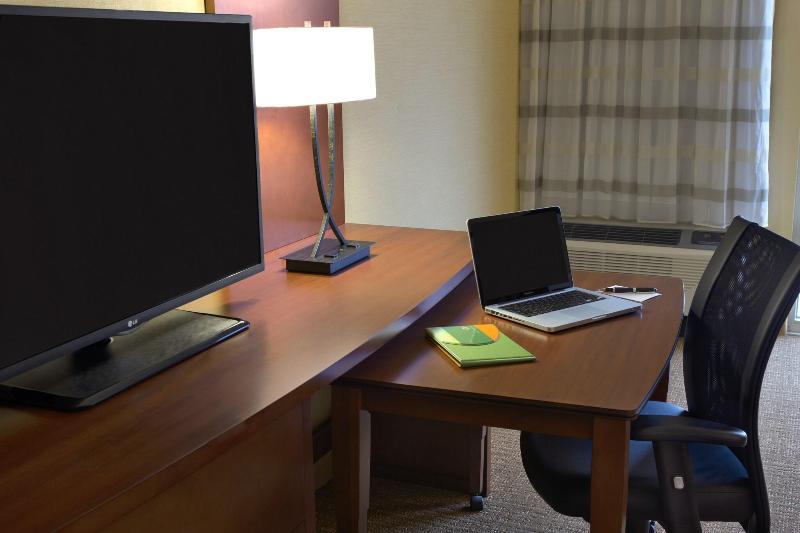 스탠다드 룸 킹사이즈 침대, Courtyard By Marriott Little Rock North