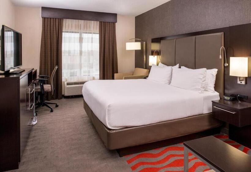 キングサイズベッドのスタンダードルーム, Holiday Inn Express & Suites Monroe, An Ihg