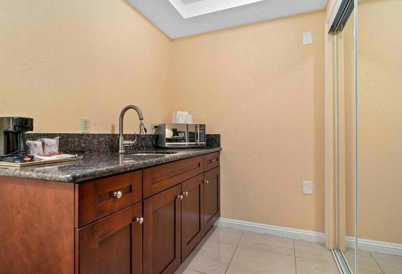 Suite Familiale, The Lemon Tree