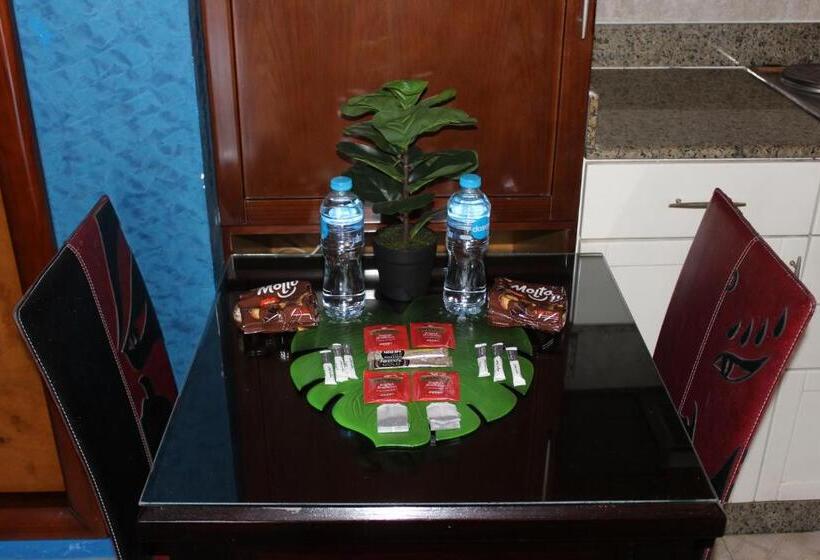 استودیوی لوکس, Herrmes Hospitality