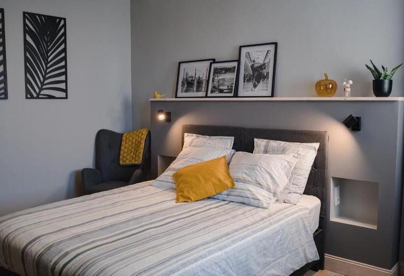 Номер Стандарт с Балконом, Les 3 Bérets Chambres D Hotes