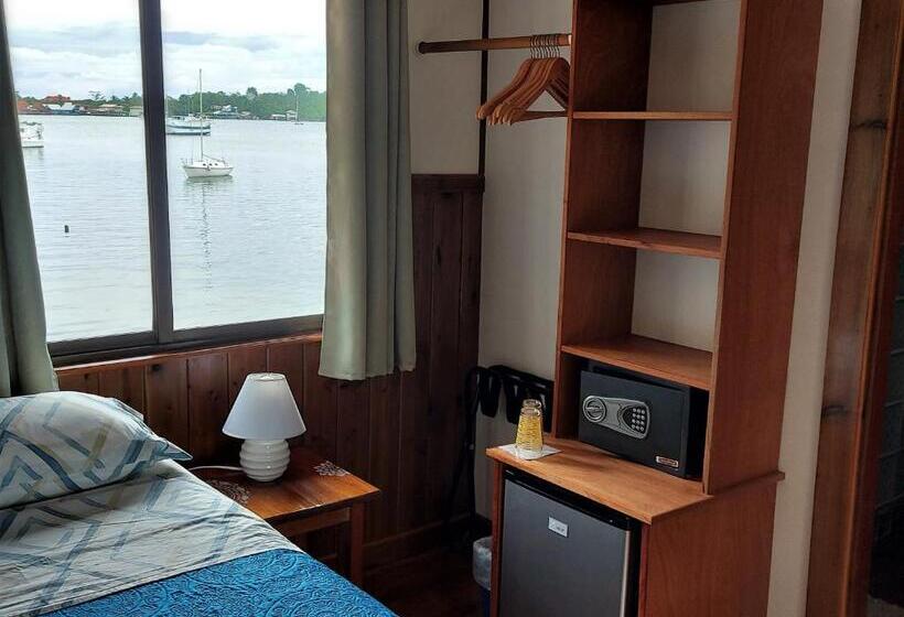 غرفة قياسية مطلّة علي البحر, The Sunsetter Bed & Breakfast