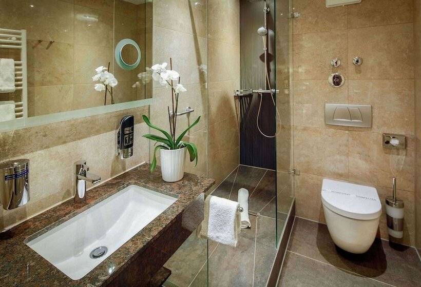Четырехместный Номер Стандарт, Tiptop Hotel Burgschmiet Garni