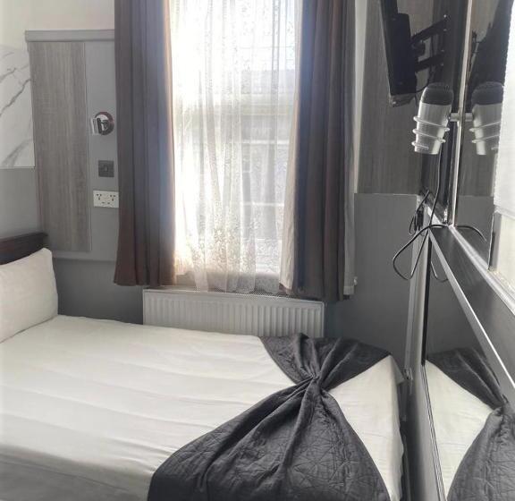 Номер Стандарт, Plaza London