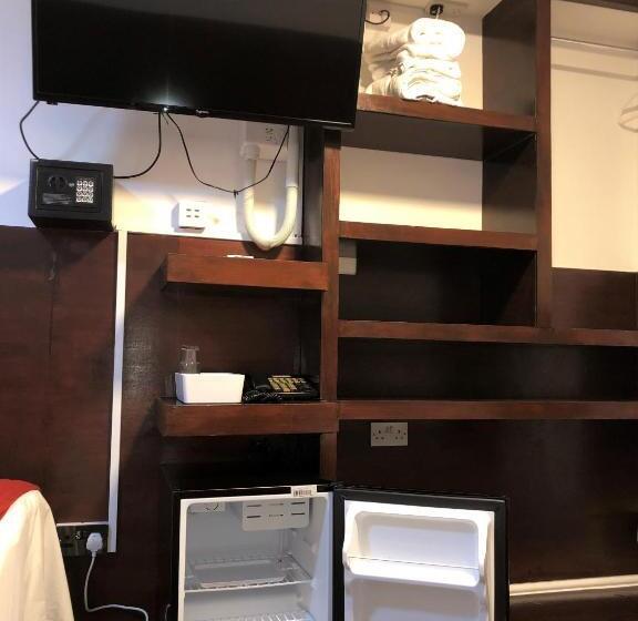Семейный Номер, Plaza London