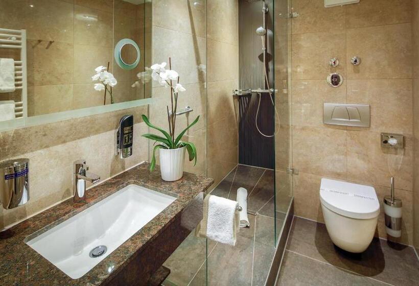 Номер Стандарт Трехместный, Tiptop Hotel Burgschmiet Garni