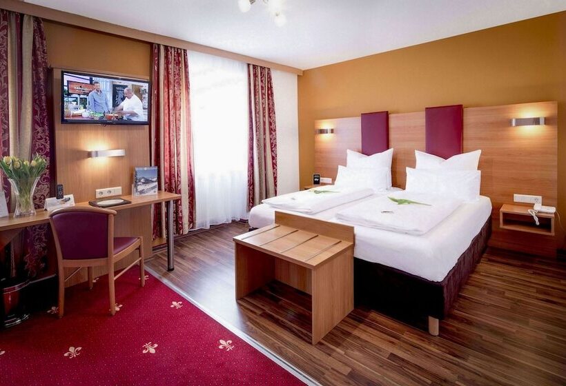 Номер Стандарт Трехместный, Tiptop Hotel Burgschmiet Garni