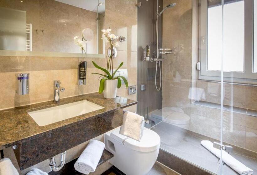 Номер Стандарт, Tiptop Hotel Burgschmiet Garni