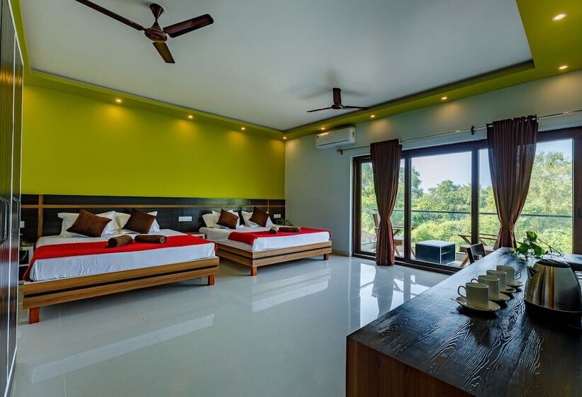 家庭间, Om Shanti Residence