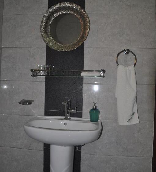 اتاق لوکس خانوادگی, Home Bliss Hotel  Fort Portal Uganda
