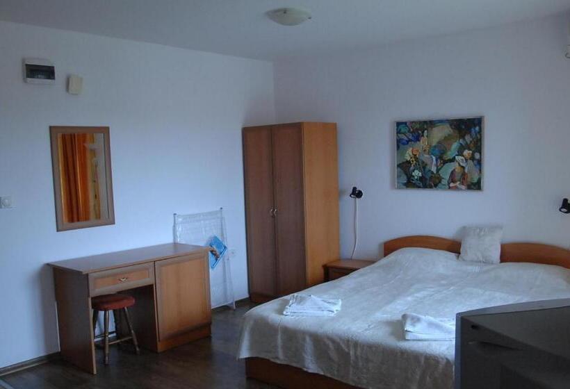 استودیوی استاندارد, Condo Hotel Valentina