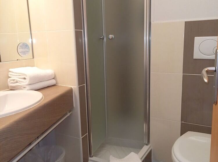 Номер Стандарт, B&b Hotel Saint Etienne Monthieu