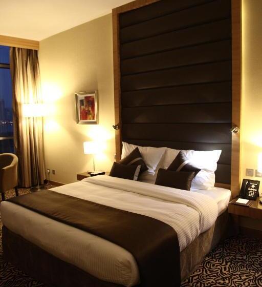 Номер Премиум Вид на Озеро, Copthorne Hotel Sharjah