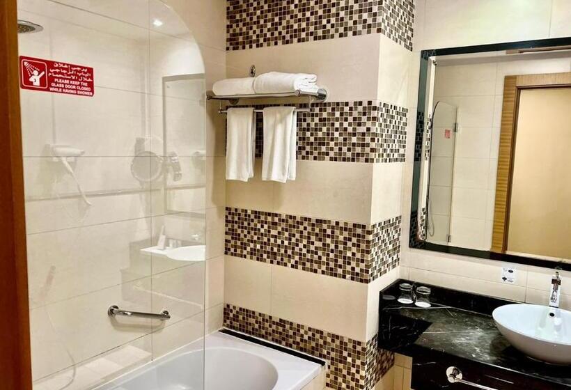 Семейный Номер, Copthorne Hotel Sharjah